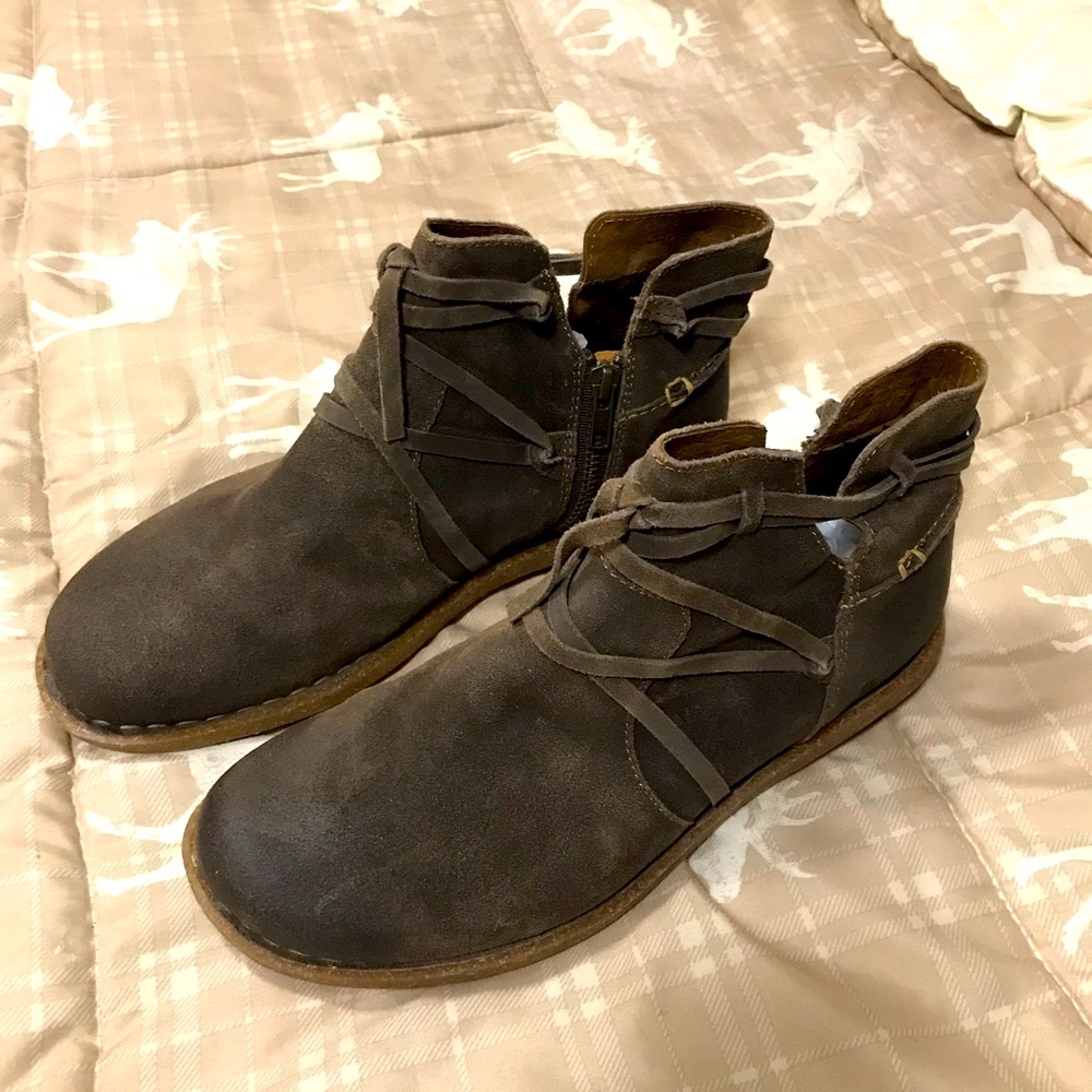 Pre-loved BornTarklin boots.